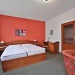 Attic Hotel