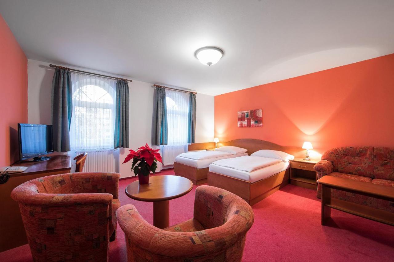 Attic Hotel 3*